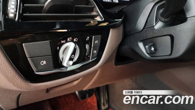 BMW 5-Series 2021 — photo 16