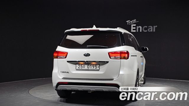 Kia Canival 2016 — photo 4