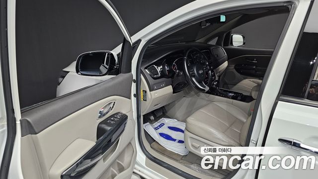 Kia Canival 2016 — photo 10