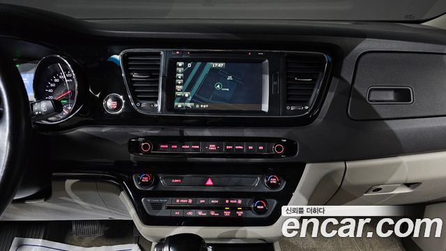 Kia Canival 2016 — photo 15