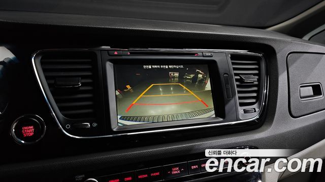 Kia Canival 2016 — photo 16