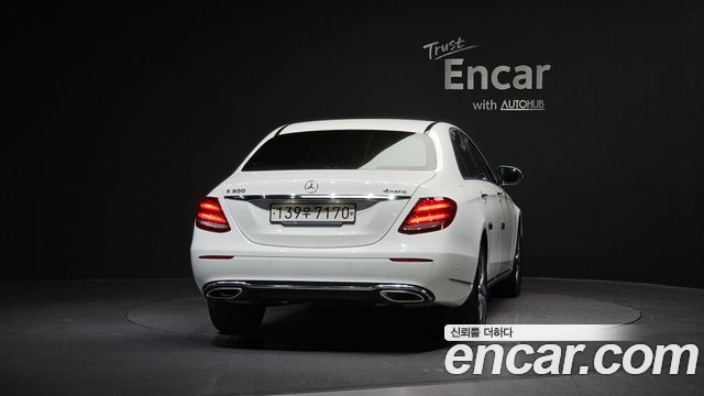 Mercedes-Benz E-Class 2020 — photo 4