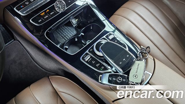 Mercedes-Benz E-Class 2020 — photo 9