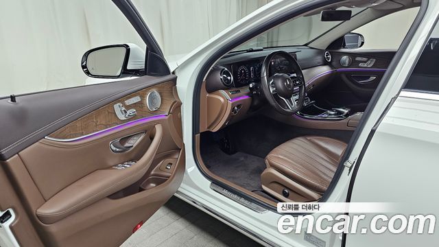 Mercedes-Benz E-Class 2020 — photo 10
