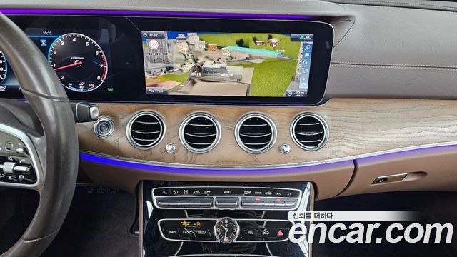 Mercedes-Benz E-Class 2020 — photo 15