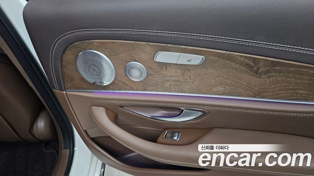 Mercedes-Benz E-Class 2020 — photo 18