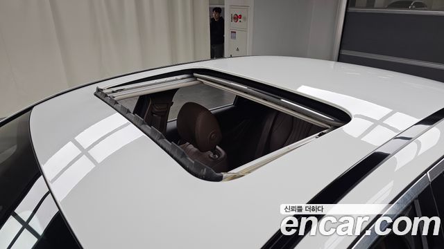 Mercedes-Benz E-Class 2020 — photo 19
