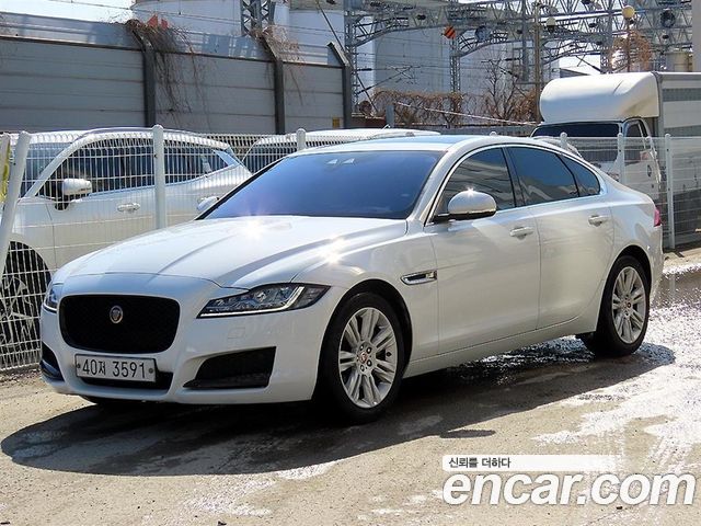 Jaguar XF 2018 — photo 2