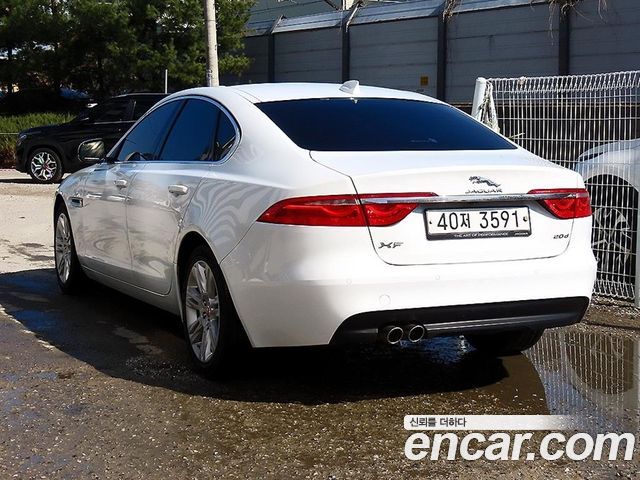 Jaguar XF 2018 — photo 3