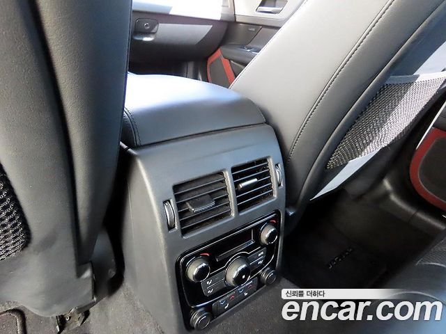 Jaguar XF 2018 — photo 16
