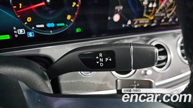 Mercedes-Benz E-Class 2021 — photo 9
