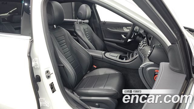 Mercedes-Benz E-Class 2021 — photo 10