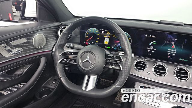 Mercedes-Benz E-Class 2021 — photo 13