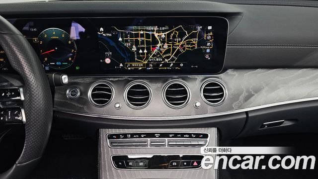 Mercedes-Benz E-Class 2021 — photo 14