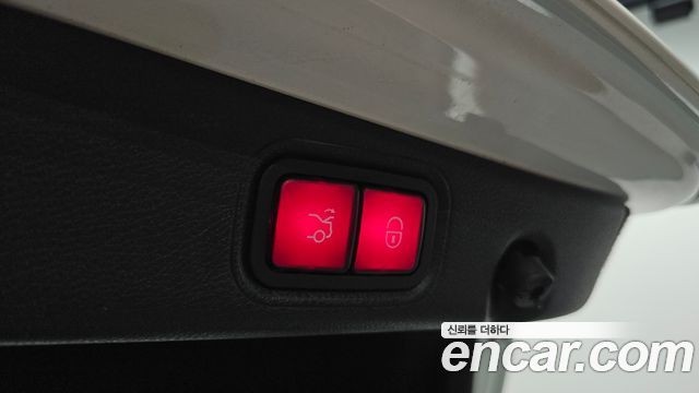 Mercedes-Benz E-Class 2021 — photo 17