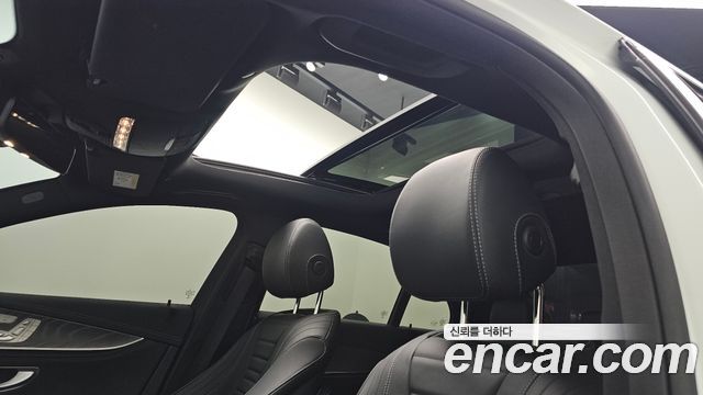 Mercedes-Benz E-Class 2021 — photo 20