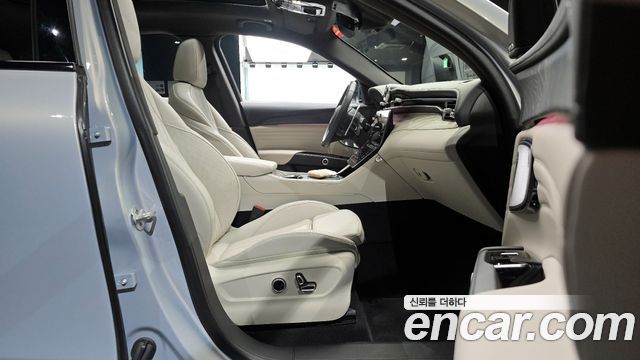 Maserati Grecale 2023 — photo 11