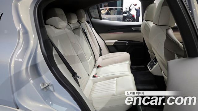 Maserati Grecale 2023 — photo 12