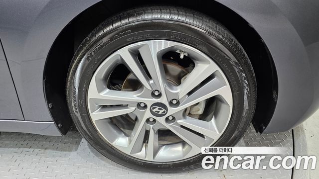 Hyundai AVANTE 2018 — photo 5
