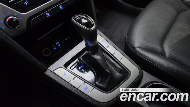 Hyundai AVANTE 2018 — photo 9
