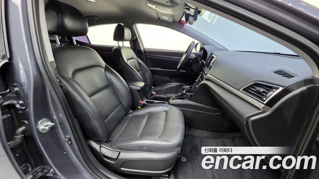 Hyundai AVANTE 2018 — photo 10