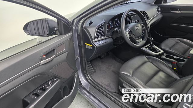Hyundai AVANTE 2018 — photo 11