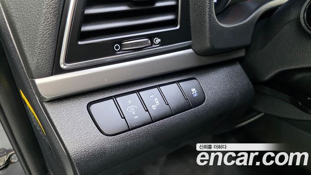 Hyundai AVANTE 2018 — photo 13