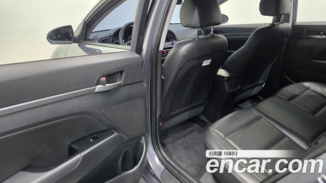 Hyundai AVANTE 2018 — photo 19