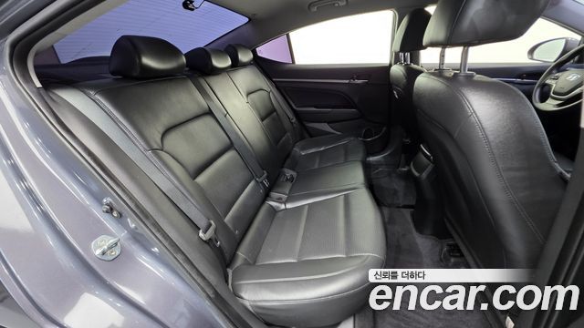 Hyundai AVANTE 2018 — photo 20