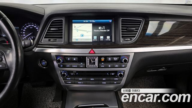 Genesis G80 2018 — photo 14