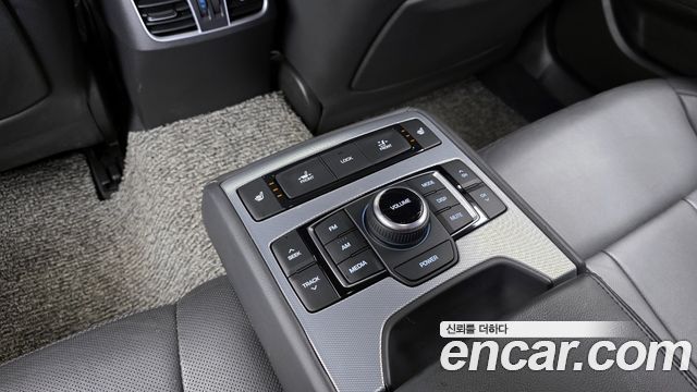 Genesis G80 2018 — photo 19