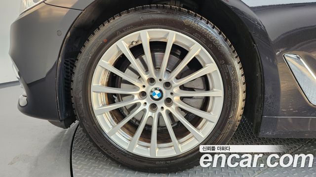 BMW 5-Series 2020 — photo 5