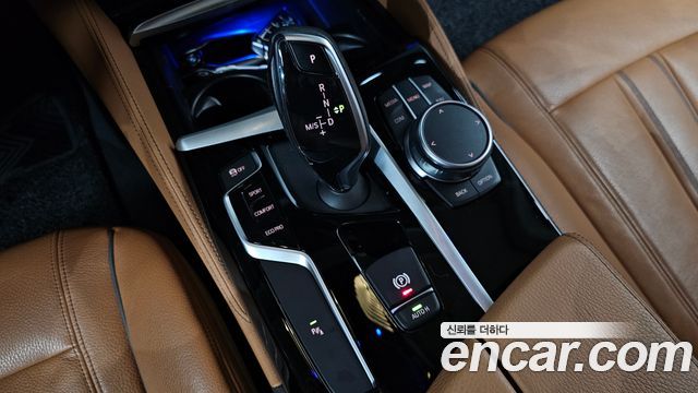 BMW 5-Series 2020 — photo 9