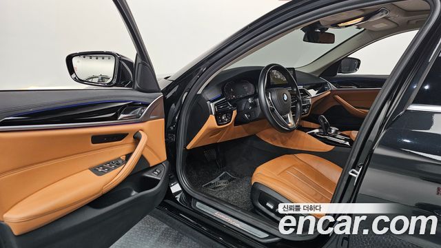 BMW 5-Series 2020 — photo 10
