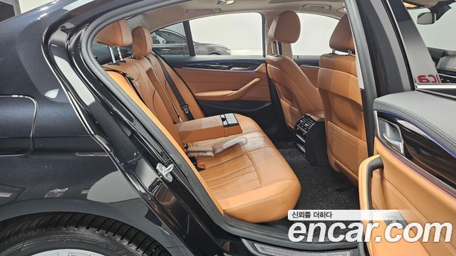 BMW 5-Series 2020 — photo 12