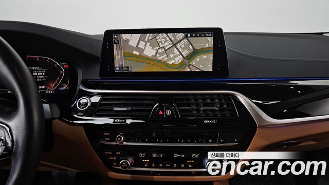BMW 5-Series 2020 — photo 14