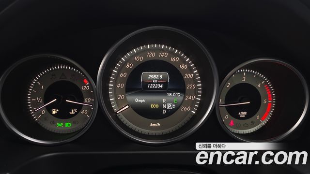 Mercedes-Benz E-Class 2015 — photo 8