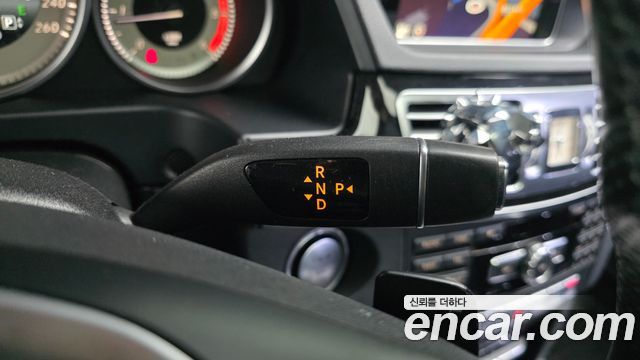 Mercedes-Benz E-Class 2015 — photo 9