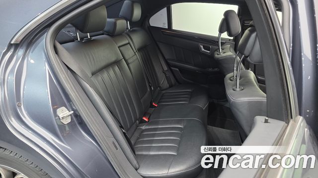 Mercedes-Benz E-Class 2015 — photo 12