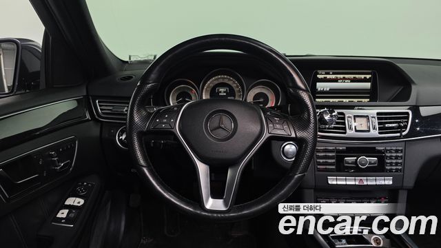 Mercedes-Benz E-Class 2015 — photo 13
