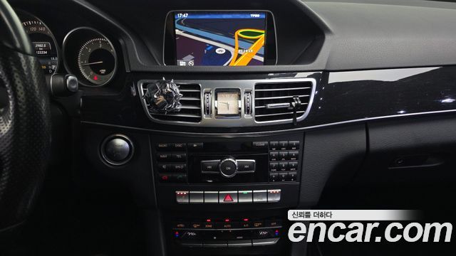 Mercedes-Benz E-Class 2015 — photo 14