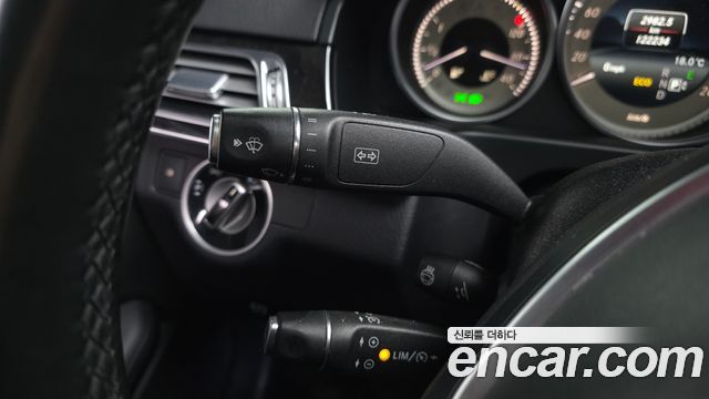 Mercedes-Benz E-Class 2015 — photo 19