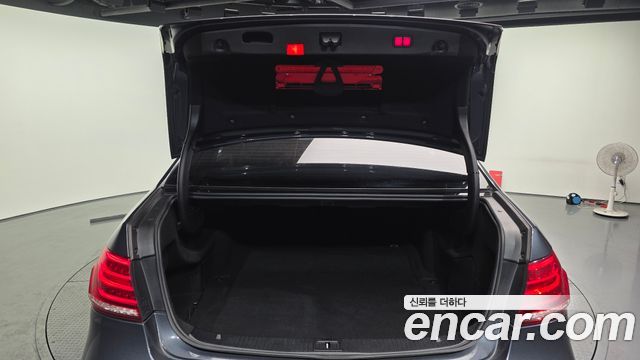 Mercedes-Benz E-Class 2015 — photo 20
