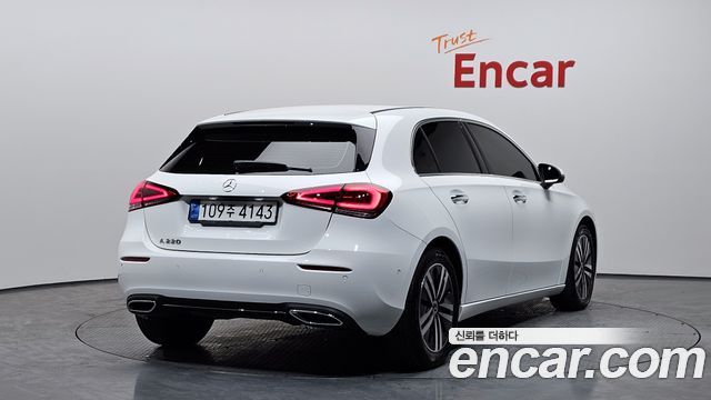 Mercedes-Benz A-Class 2023 — photo 2