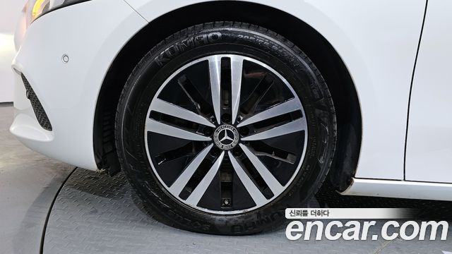 Mercedes-Benz A-Class 2023 — photo 5