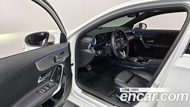 Mercedes-Benz A-Class 2023 — photo 11