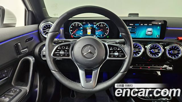 Mercedes-Benz A-Class 2023 — photo 13