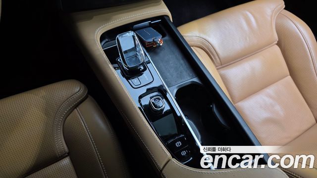 Volvo XC90 2022 — photo 9