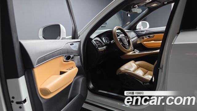 Volvo XC90 2022 — photo 10