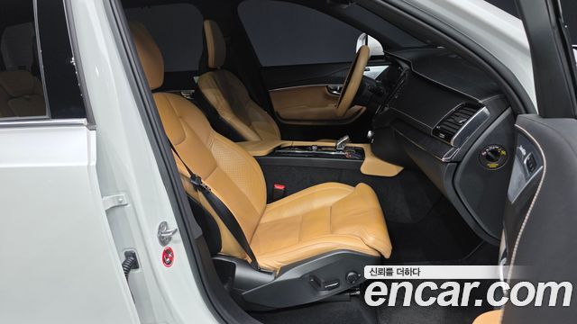 Volvo XC90 2022 — photo 11